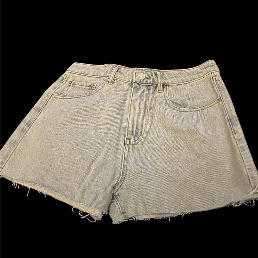 NWT We Wore What Denim High Rise Short in Super Light Denim Size 28 - Picture 3 of 8